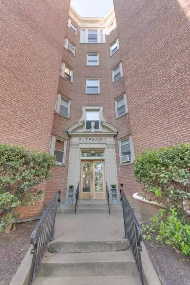 Main picture of 11 Altamont Cir