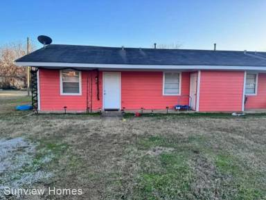 Main picture of 400 E Creek St