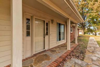 Main picture of 341 Hickory Dr