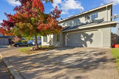 Main picture of 978 SW 208th Pl