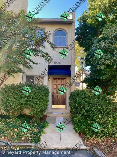 Main picture of 501 Roswell Landings Dr