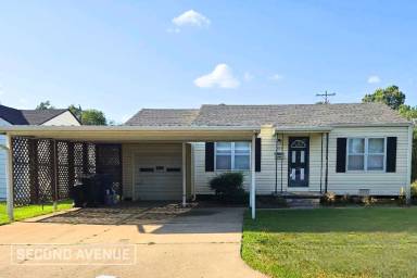 Main picture of 221 E Douglas Dr