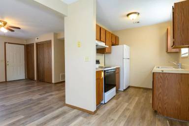 Main picture of 1125 W Merton St