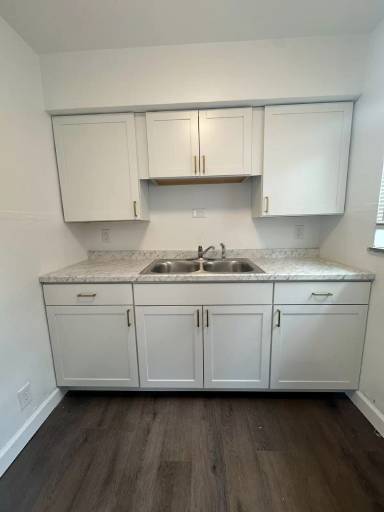 Main picture of 1649 Anita Pl