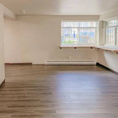 Main picture of 210 10th Ave E