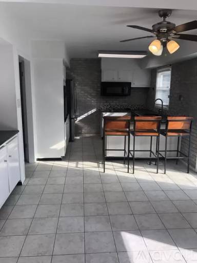 Main picture of 12 Club House Dr