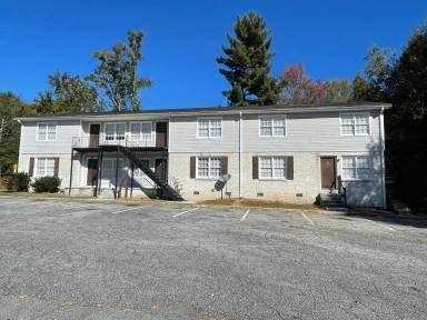 Main picture of 2990 Line St