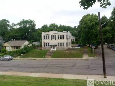 Main picture of 1221 29th Ave NE
