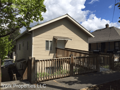 Main picture of 313 315 Gladstone St