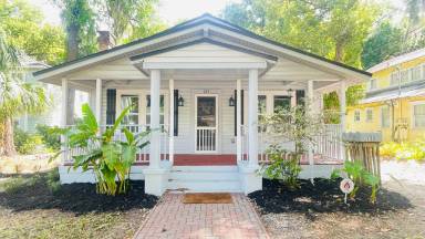 Main picture of 725 Putnam Ave