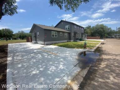 Main picture of 2311 N Louis St