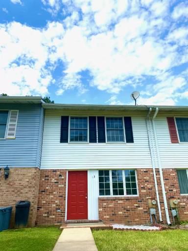 Main picture of 13 Thatch Ct