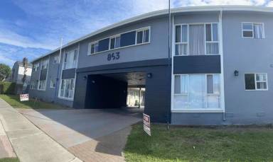 Main picture of 853 Center St