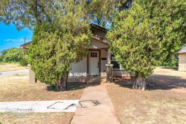 Main picture of 142 Ross Ave