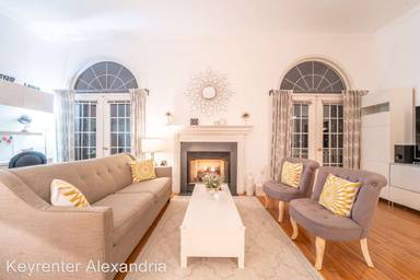 Main picture of 425 Clayton Ln