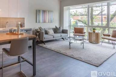 Main picture of 1732 N Milwaukee Ave