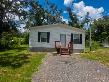 Main picture of 18043 Ferry Ave