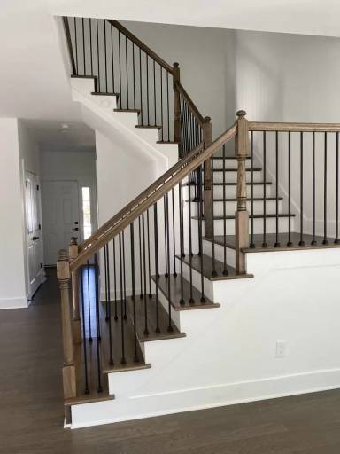 Main picture of 2409 Alameda St