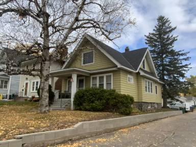 Main picture of 916 N 10th Ave E