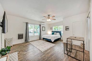 Main picture of 915 W 21st St