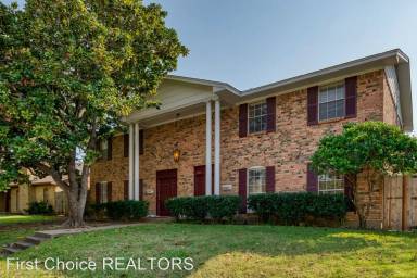 Main picture of 2702 Golfing Green Dr