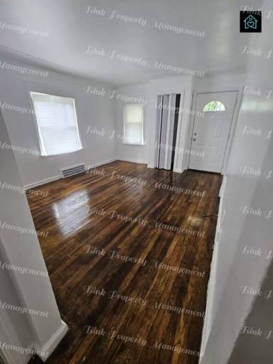 Main picture of 18668 Warwick St