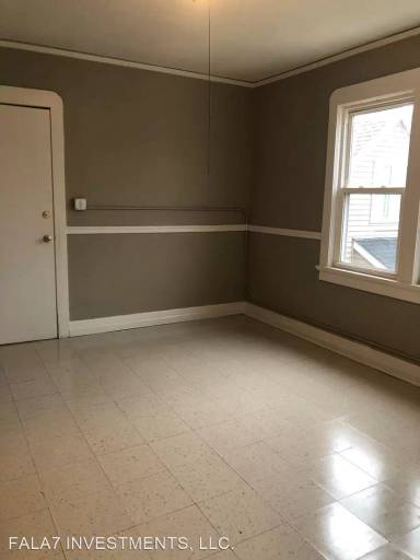 Main picture of 2446 N Holton St
