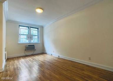 Main picture of 426 E 81st St