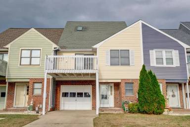 Main picture of 504 E Bay Dr
