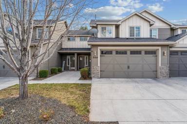 Main picture of 2084 W Pine Ave