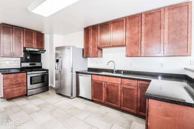 Main picture of 4533 Cabrillo St