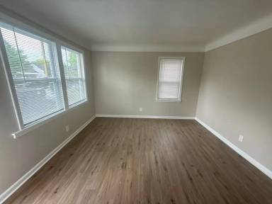 Main picture of 7711 Greenview Ave