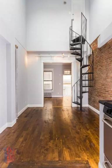 Main picture of 218 E 25th St