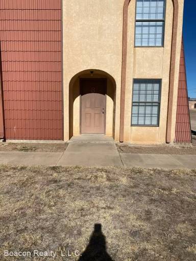 Main picture of 1608 W 15th Ln