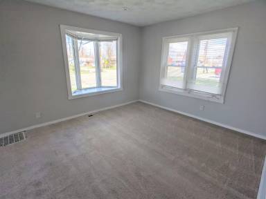 Main picture of 517 E Troy Ave