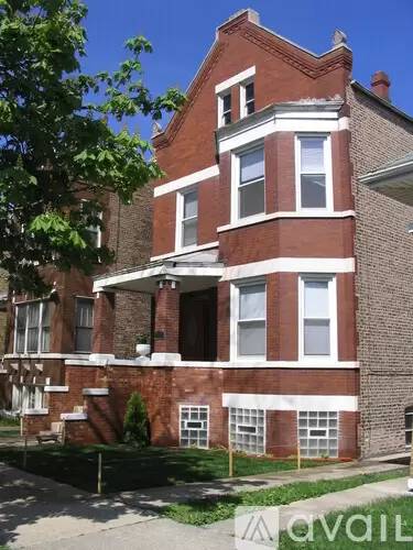Main picture of 2423 N Long Ave