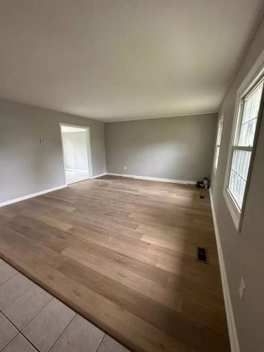 Main picture of 35 Medford Ln