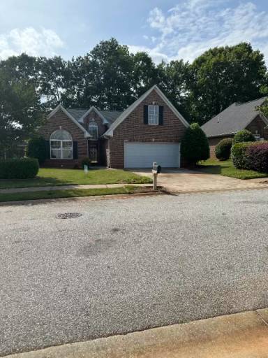 Main picture of 725 Lanyon Ln