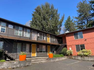 Main picture of 715 SE 29th Ave