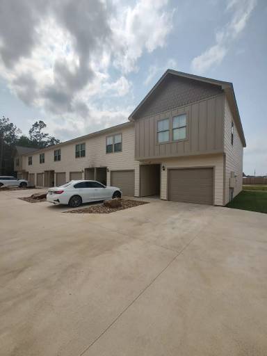 Main picture of 5670 Shadowbend Cir W