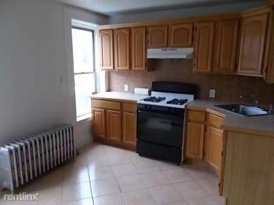 Main picture of 1296 Bergen St