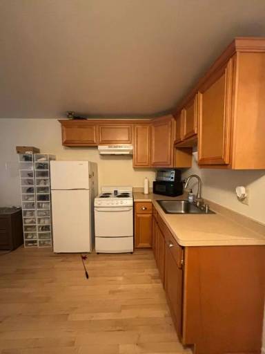 Main picture of 2030 N Oakland Ave