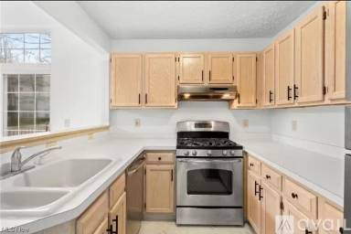 Main picture of 870 Tollis Pkwy