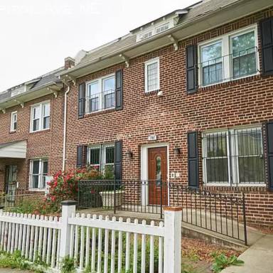 Main picture of 1707 Capitol Ave NE