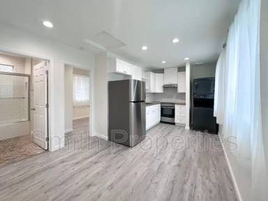 Main picture of 7865 Flight Ave