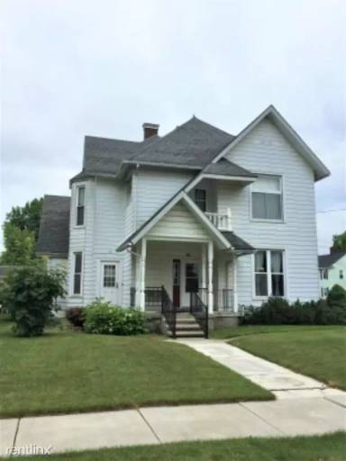 Main picture of 323 W Lima St