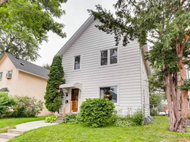 Main picture of 1318 5th St NE