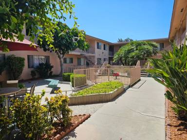 Main picture of 1414 W McFadden Ave