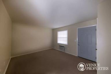 Main picture of 1669 N 4th St