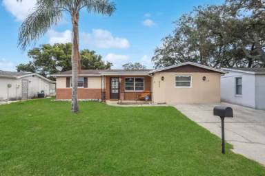Main picture of 9040 Lunar Ln
